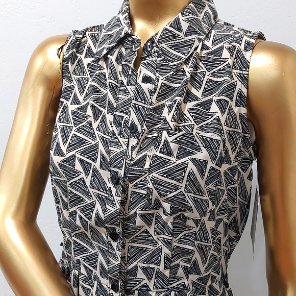 Sleeveless Printed Dress - Picture 2 of 6